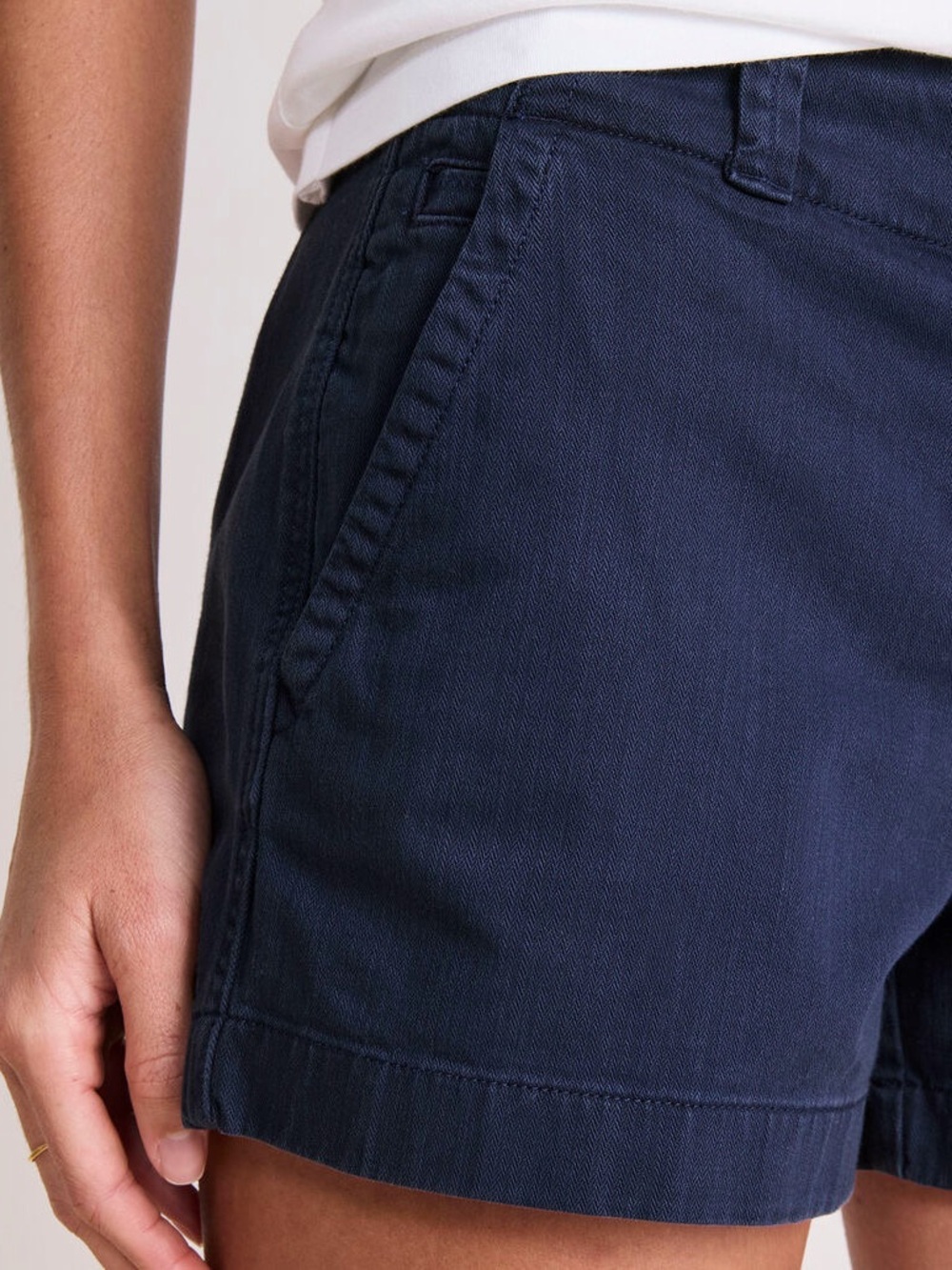 ⚓Old Navy Chino Shorts⚓ ~2 (old sizing!! waist is 16” / 32” around)